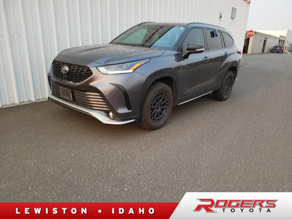 used 2021 Toyota Highlander car, priced at $38,500