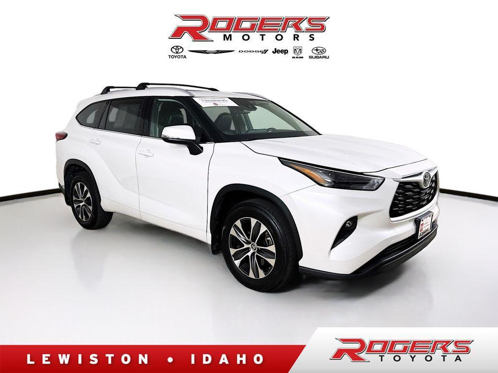 used 2022 Toyota Highlander car, priced at $40,000