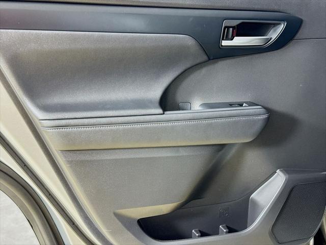 used 2024 Toyota Highlander car, priced at $47,999