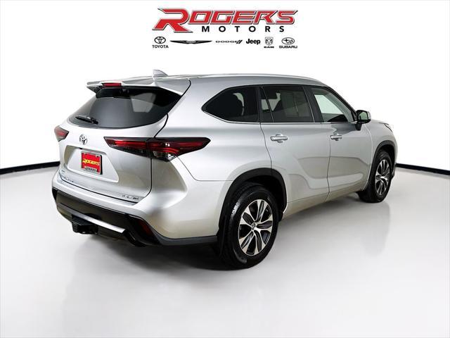 used 2024 Toyota Highlander car, priced at $47,999