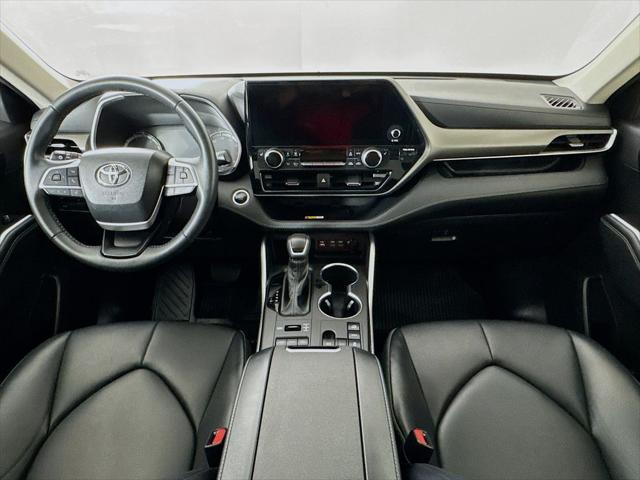 used 2024 Toyota Highlander car, priced at $47,999