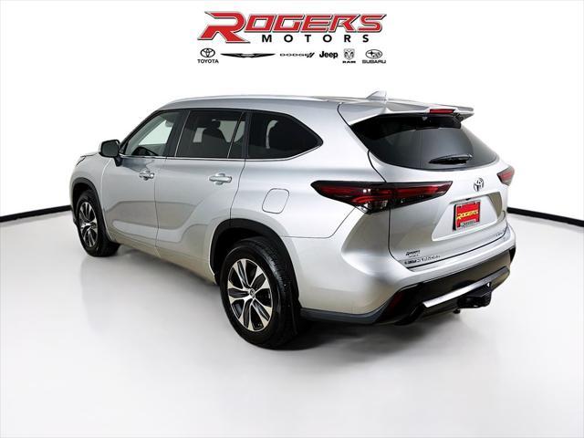 used 2024 Toyota Highlander car, priced at $47,999