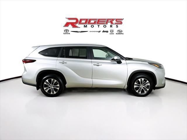used 2024 Toyota Highlander car, priced at $47,999
