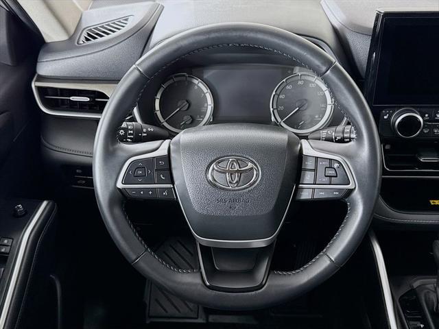 used 2024 Toyota Highlander car, priced at $47,999