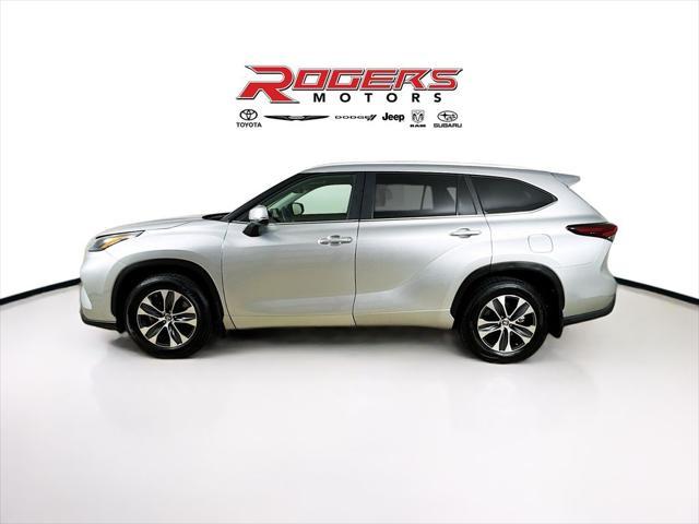 used 2024 Toyota Highlander car, priced at $47,999