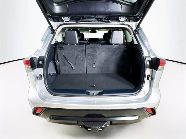 used 2024 Toyota Highlander car, priced at $47,999