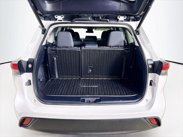 used 2023 Toyota Highlander Hybrid car, priced at $40,000