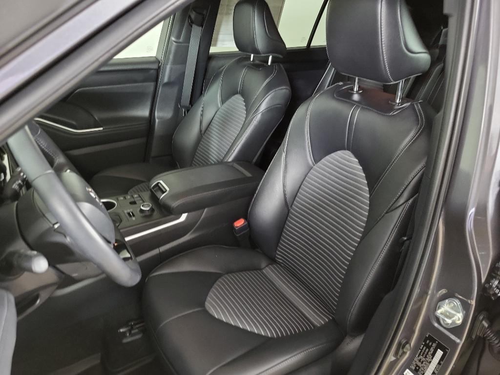 used 2024 Toyota Highlander car, priced at $47,447