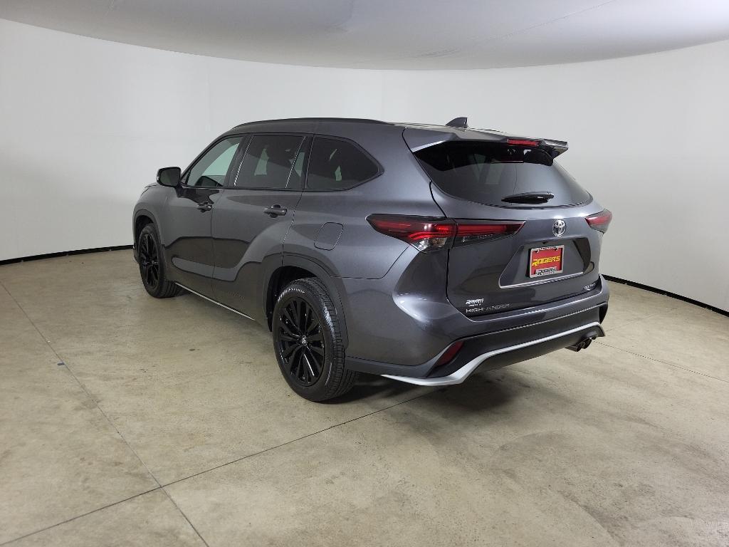 used 2024 Toyota Highlander car, priced at $47,447