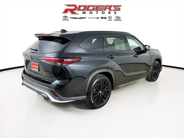 used 2024 Toyota Highlander car, priced at $48,999