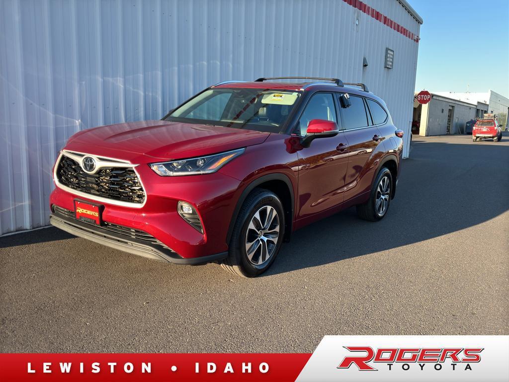 used 2021 Toyota Highlander car, priced at $38,000