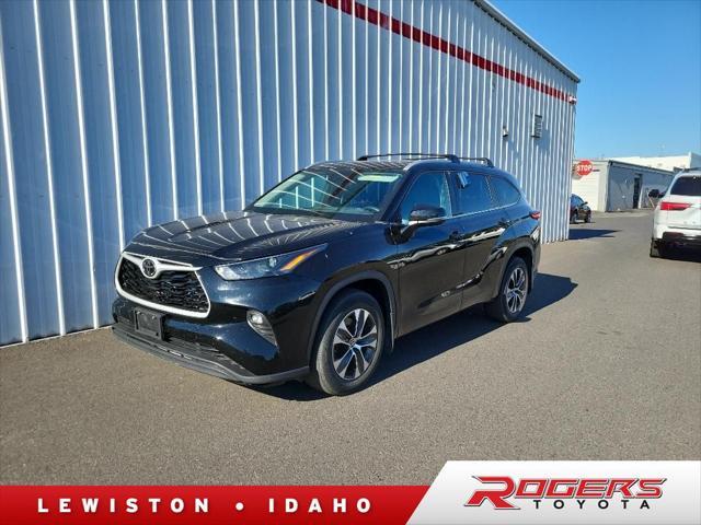 used 2022 Toyota Highlander car, priced at $40,000