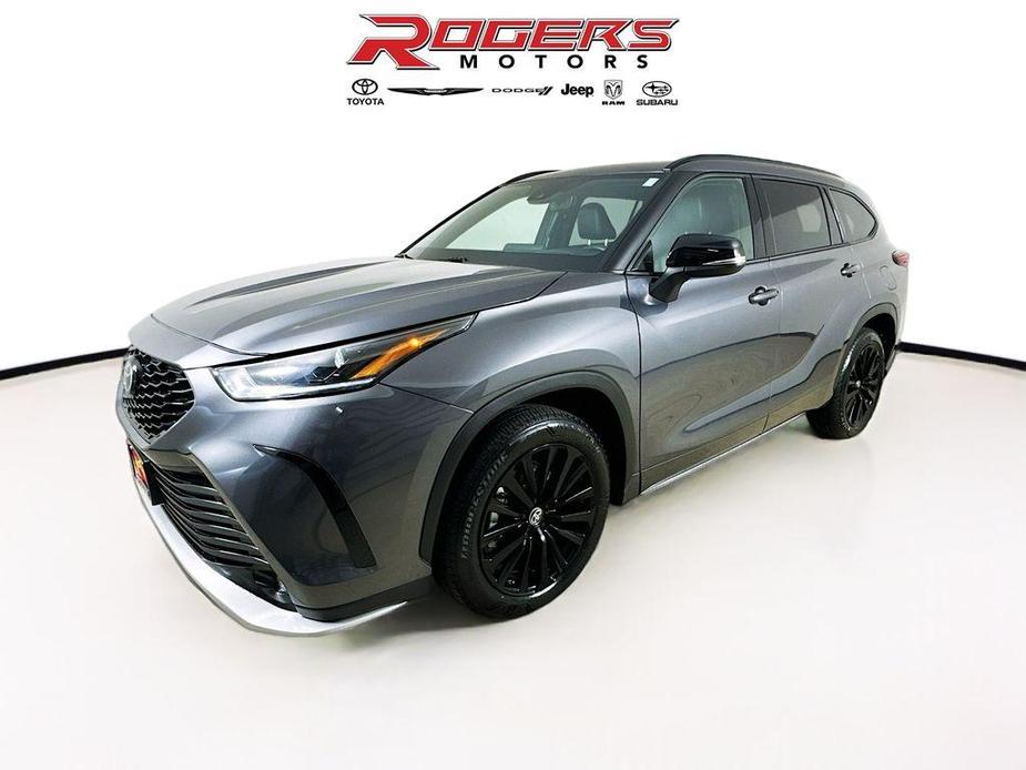 used 2024 Toyota Highlander car, priced at $48,000