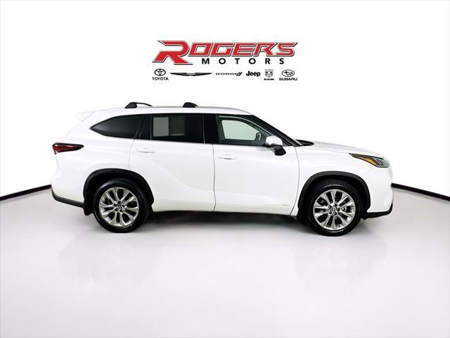 used 2024 Toyota Highlander Hybrid car, priced at $51,499