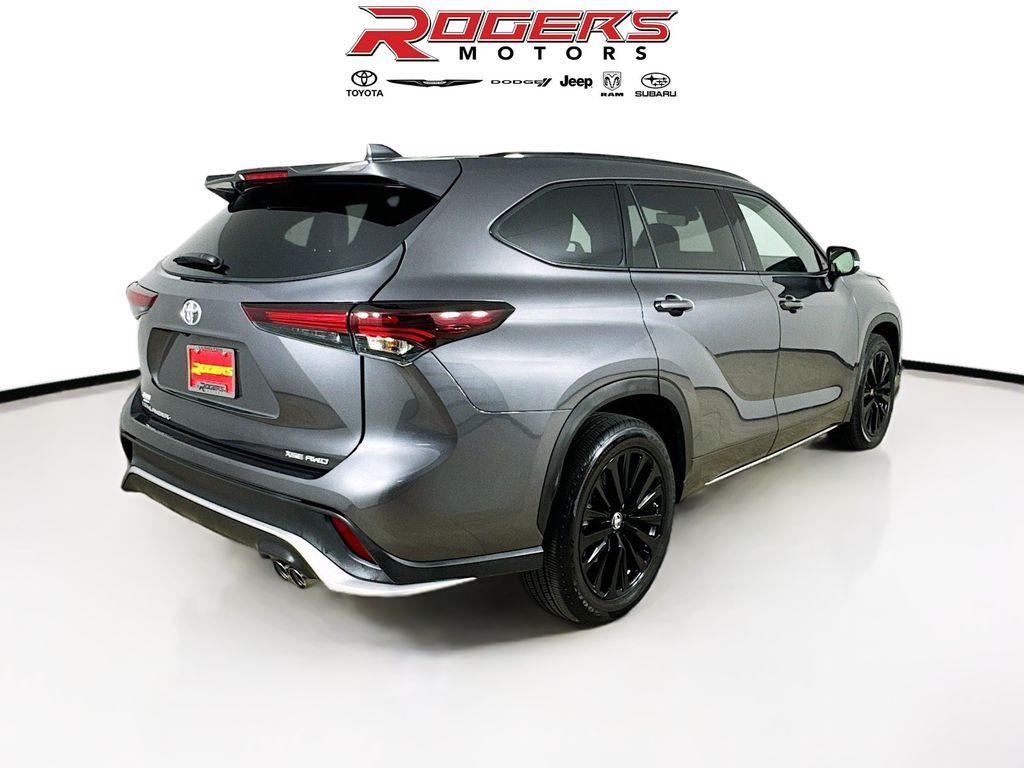 used 2024 Toyota Highlander car, priced at $47,999
