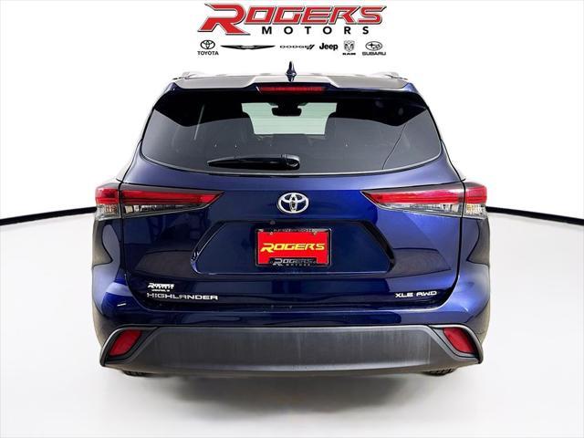 used 2023 Toyota Highlander car, priced at $39,999