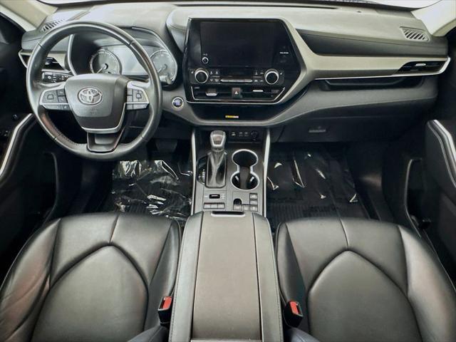 used 2023 Toyota Highlander car, priced at $39,999