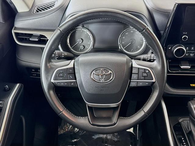 used 2023 Toyota Highlander car, priced at $39,999