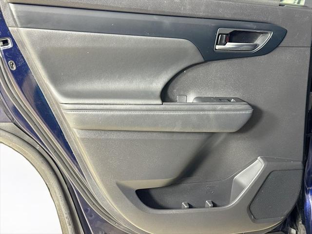 used 2023 Toyota Highlander car, priced at $39,999