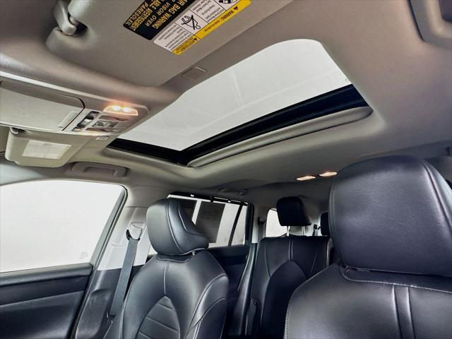 used 2023 Toyota Highlander car, priced at $39,999