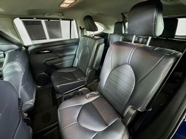 used 2023 Toyota Highlander car, priced at $39,999