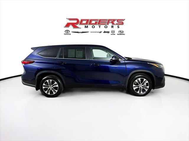used 2023 Toyota Highlander car, priced at $39,999