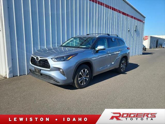 used 2022 Toyota Highlander car, priced at $41,500