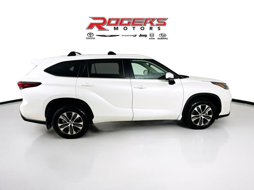 used 2023 Toyota Highlander car