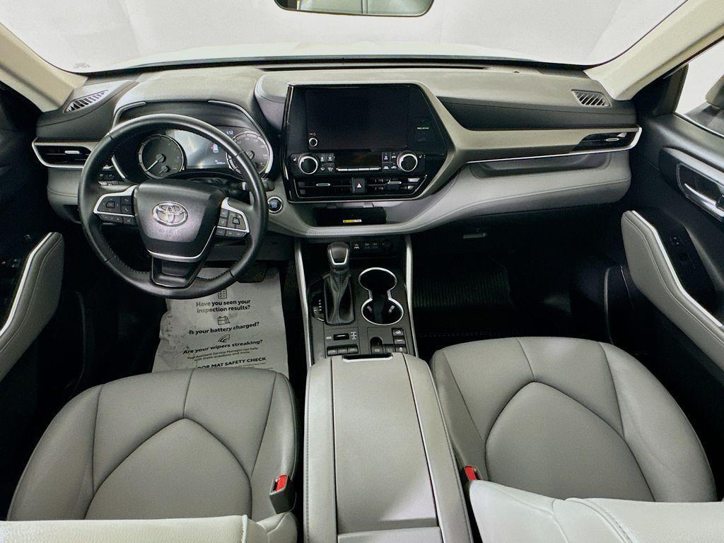 used 2023 Toyota Highlander car