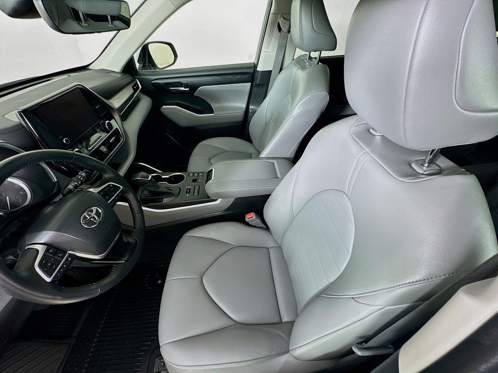 used 2023 Toyota Highlander car