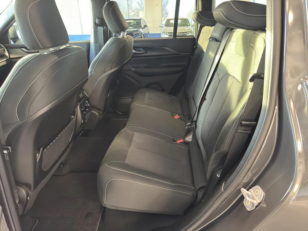 new 2025 Jeep Grand Cherokee car