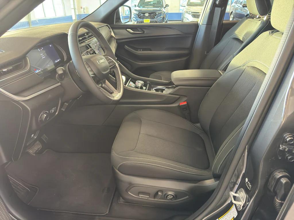 new 2025 Jeep Grand Cherokee car