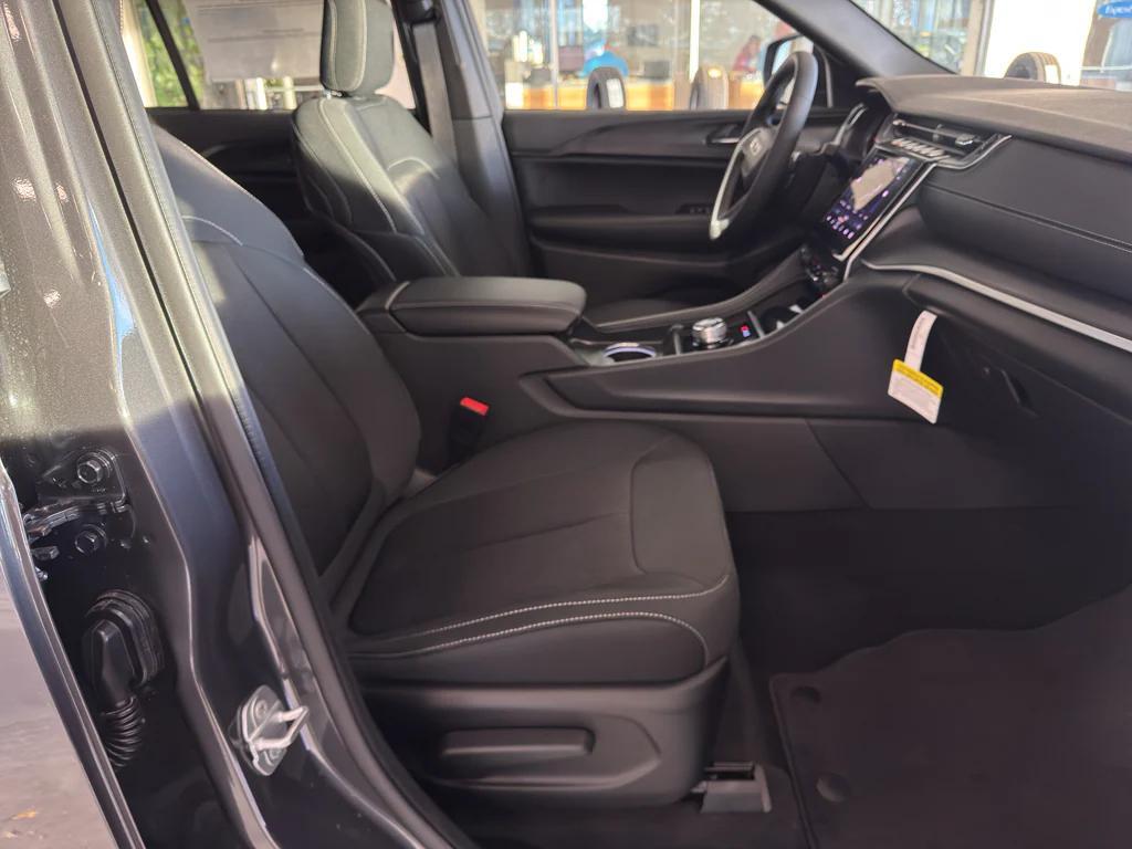 new 2025 Jeep Grand Cherokee car