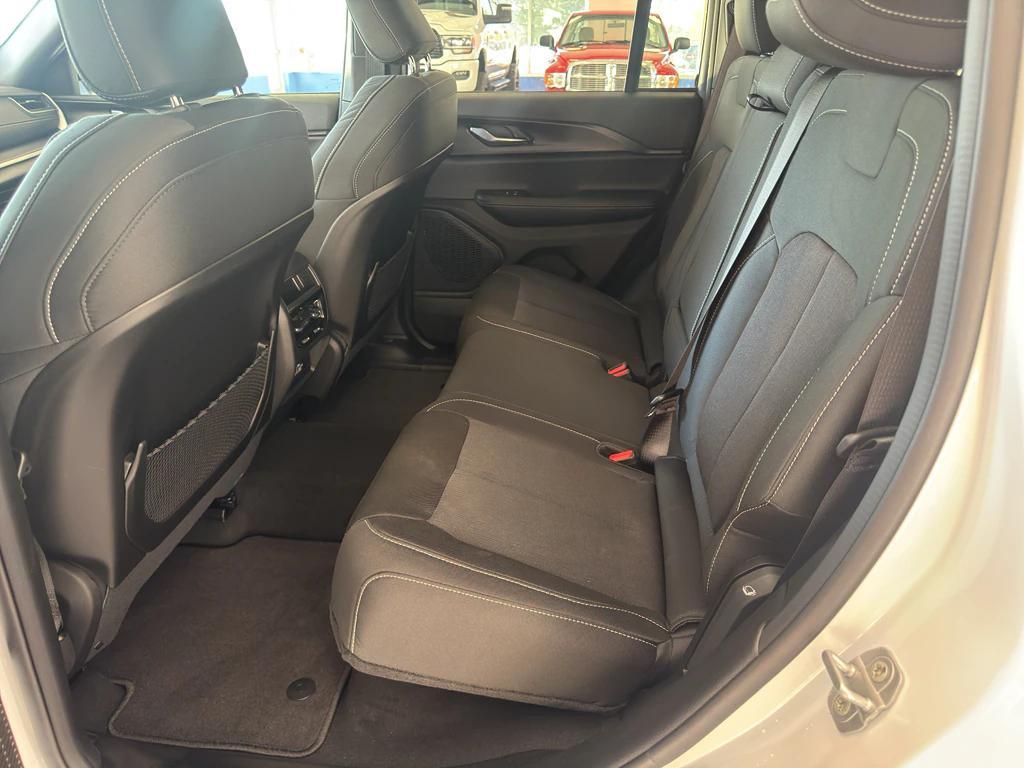 new 2025 Jeep Grand Cherokee car