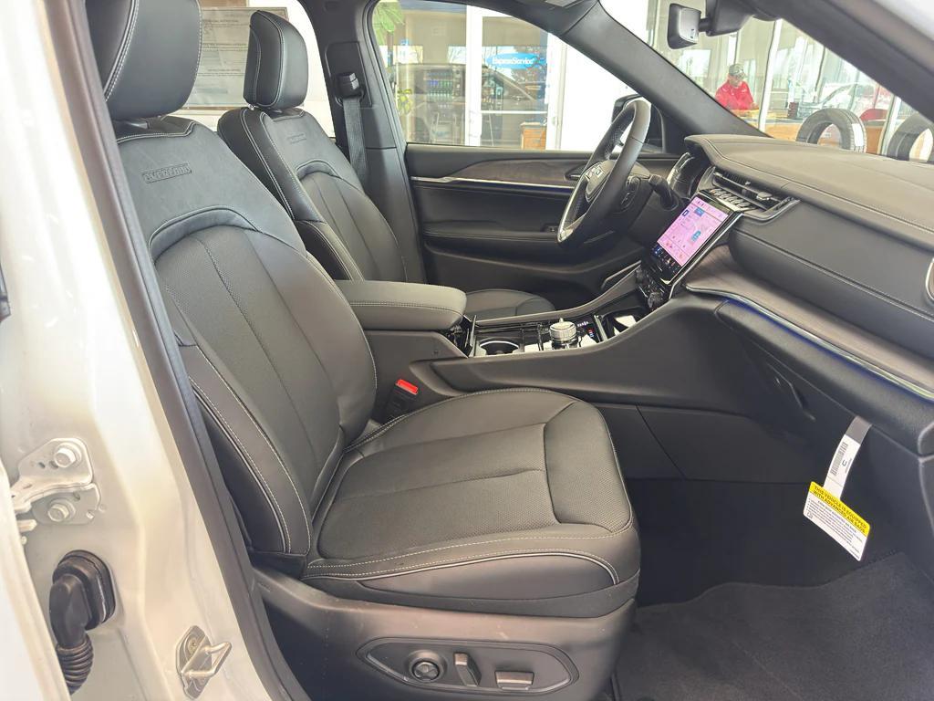 new 2025 Jeep Grand Cherokee car, priced at $59,985