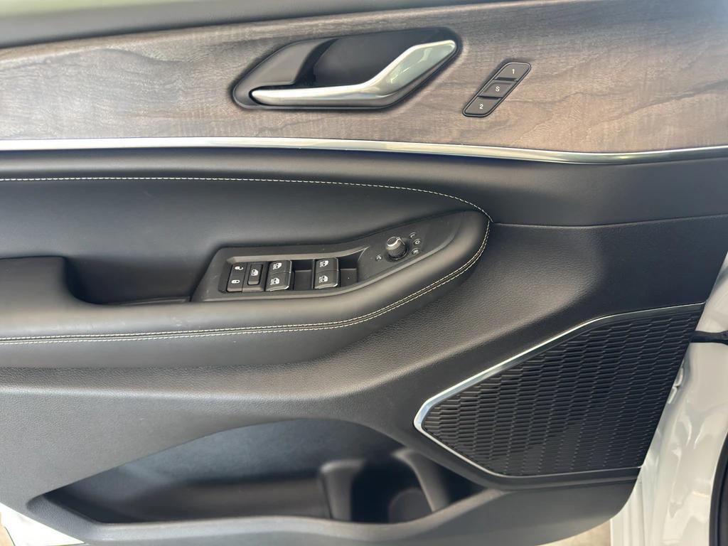 new 2025 Jeep Grand Cherokee car, priced at $59,985