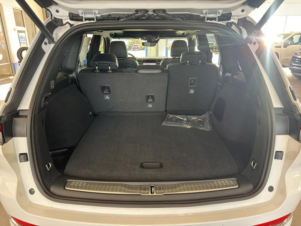 new 2025 Jeep Grand Cherokee car, priced at $59,985