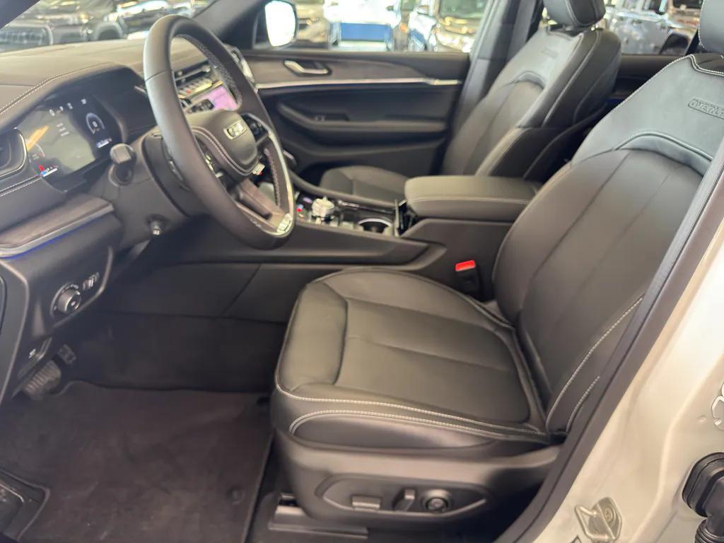 new 2025 Jeep Grand Cherokee car, priced at $59,985