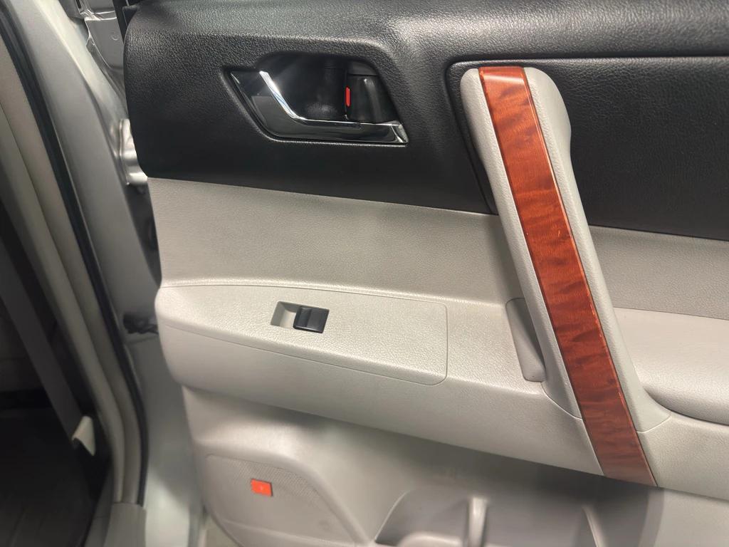 used 2009 Toyota Highlander car, priced at $11,995