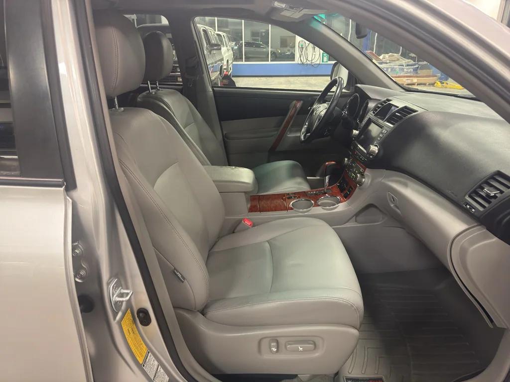 used 2009 Toyota Highlander car, priced at $11,995