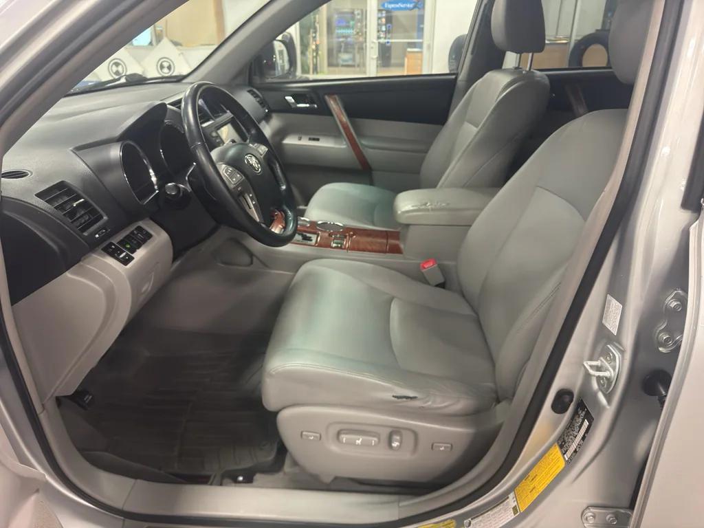 used 2009 Toyota Highlander car, priced at $11,995