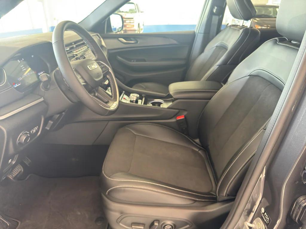 new 2025 Jeep Grand Cherokee car