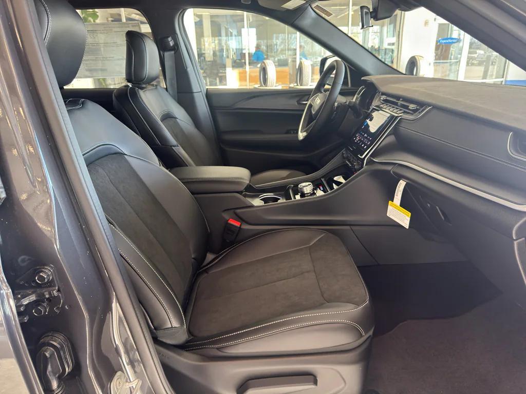 new 2025 Jeep Grand Cherokee car