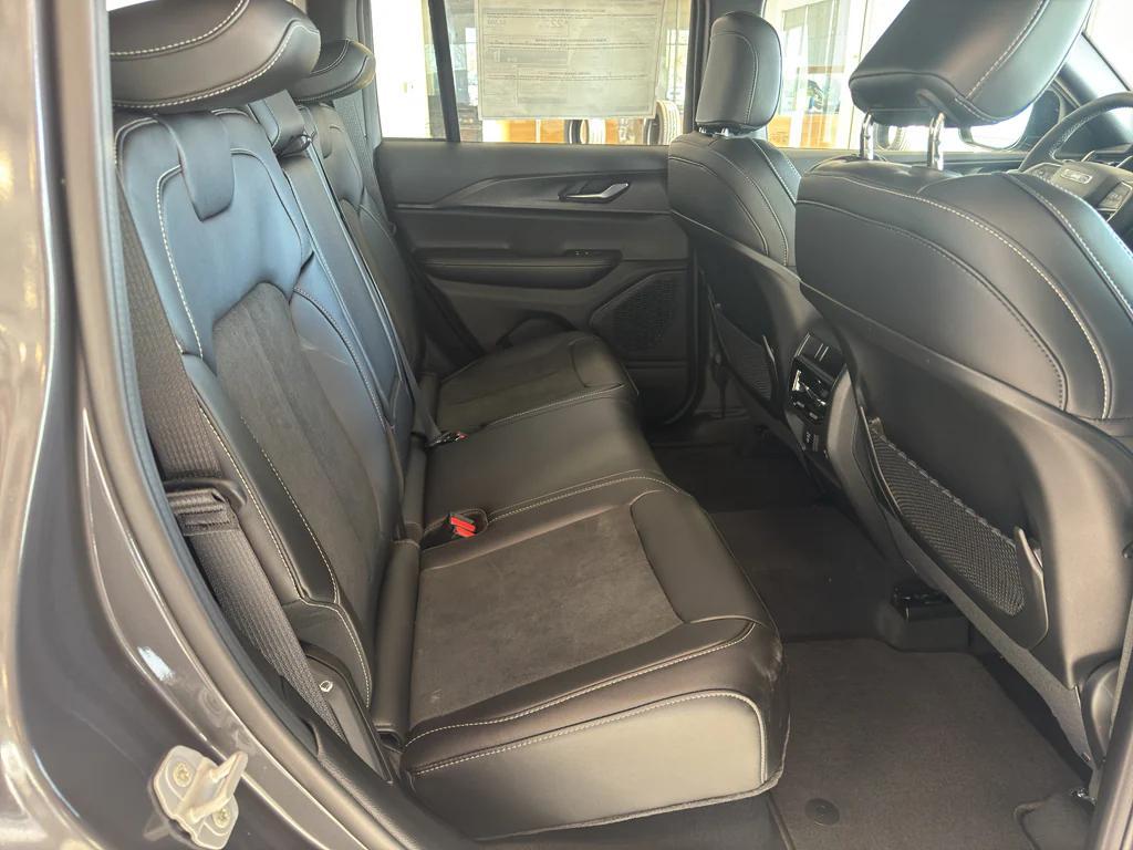 new 2025 Jeep Grand Cherokee car