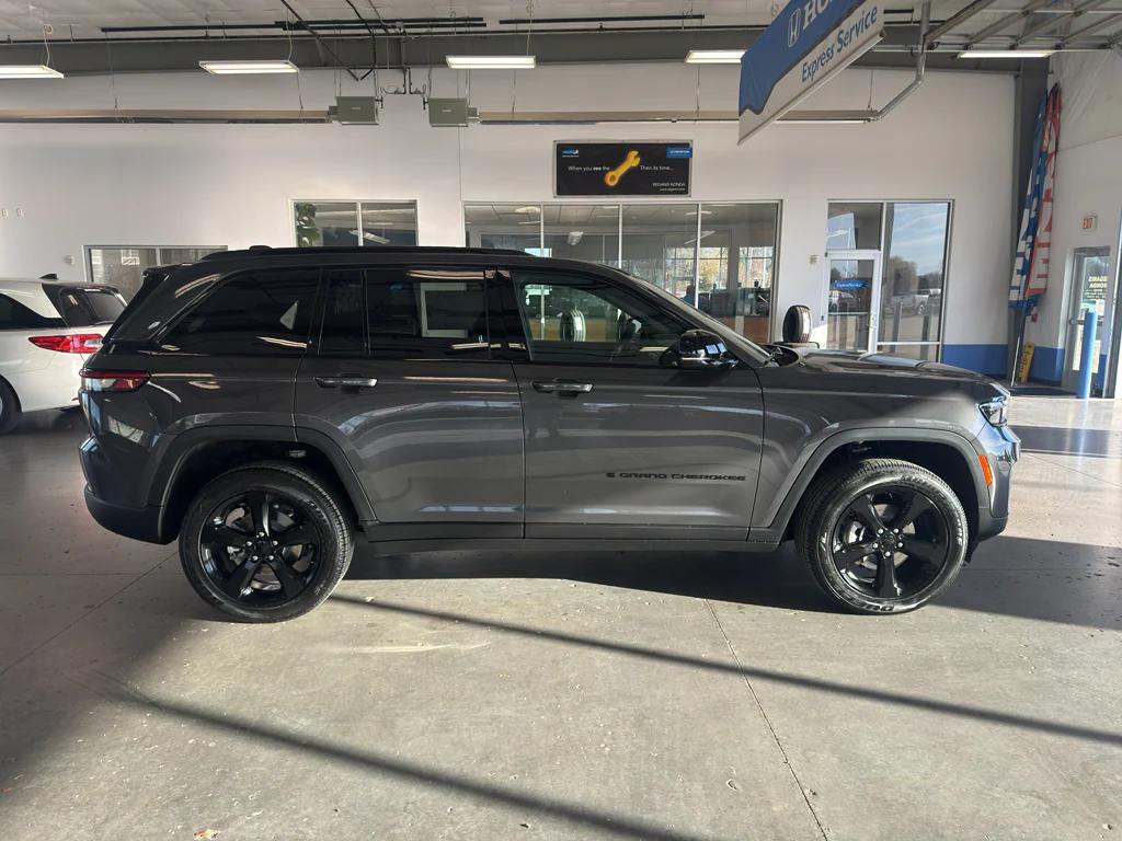 new 2025 Jeep Grand Cherokee car
