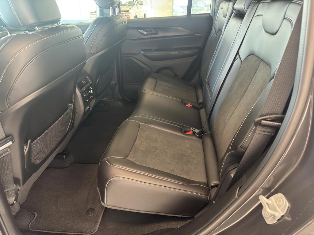 new 2025 Jeep Grand Cherokee car