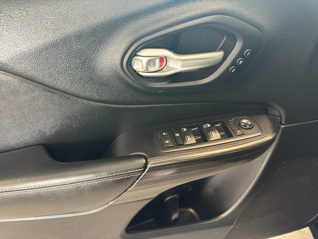 used 2015 Jeep Cherokee car, priced at $8,995