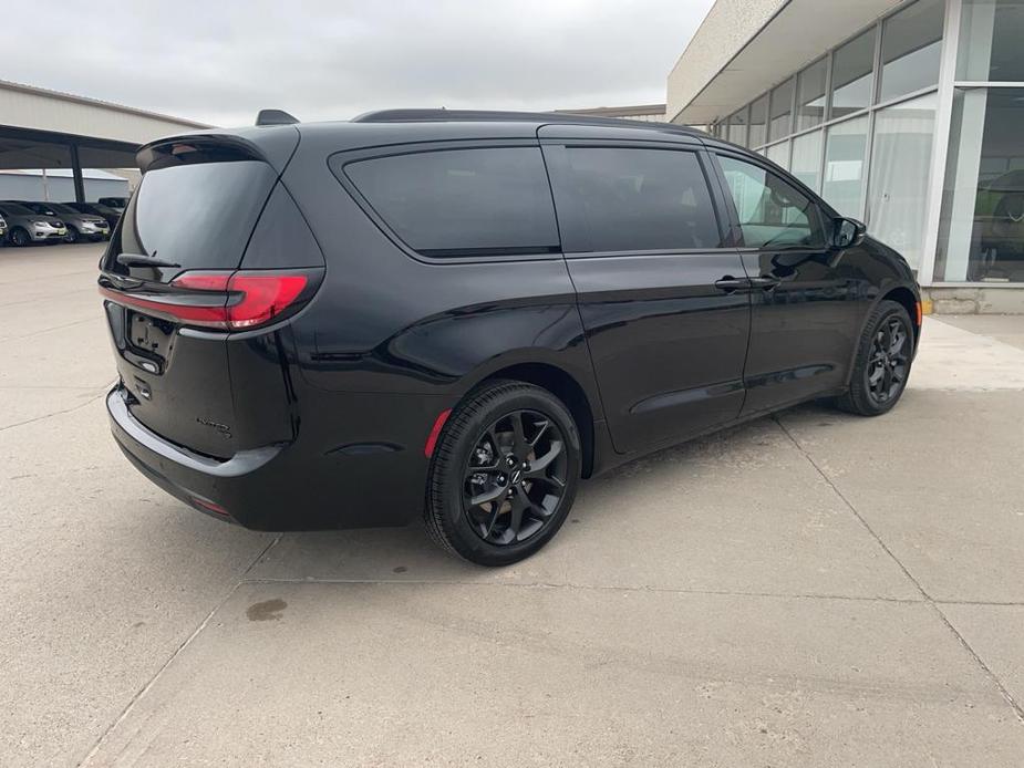 new 2024 Chrysler Pacifica car, priced at $53,065