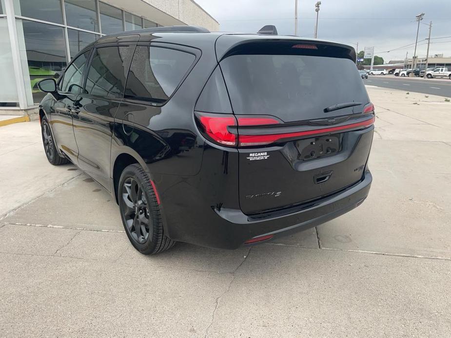 new 2024 Chrysler Pacifica car, priced at $53,065