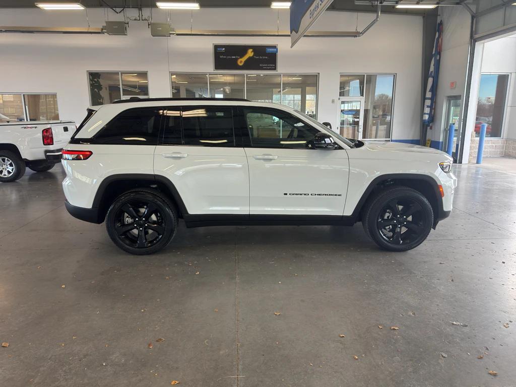 new 2025 Jeep Grand Cherokee car, priced at $48,775